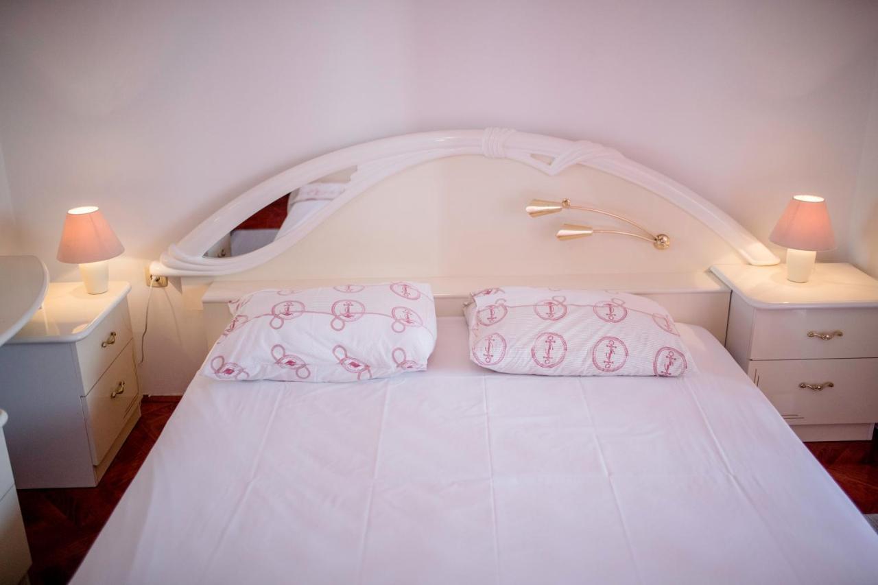 Appartement Kuca Leonora à Banjol Extérieur photo