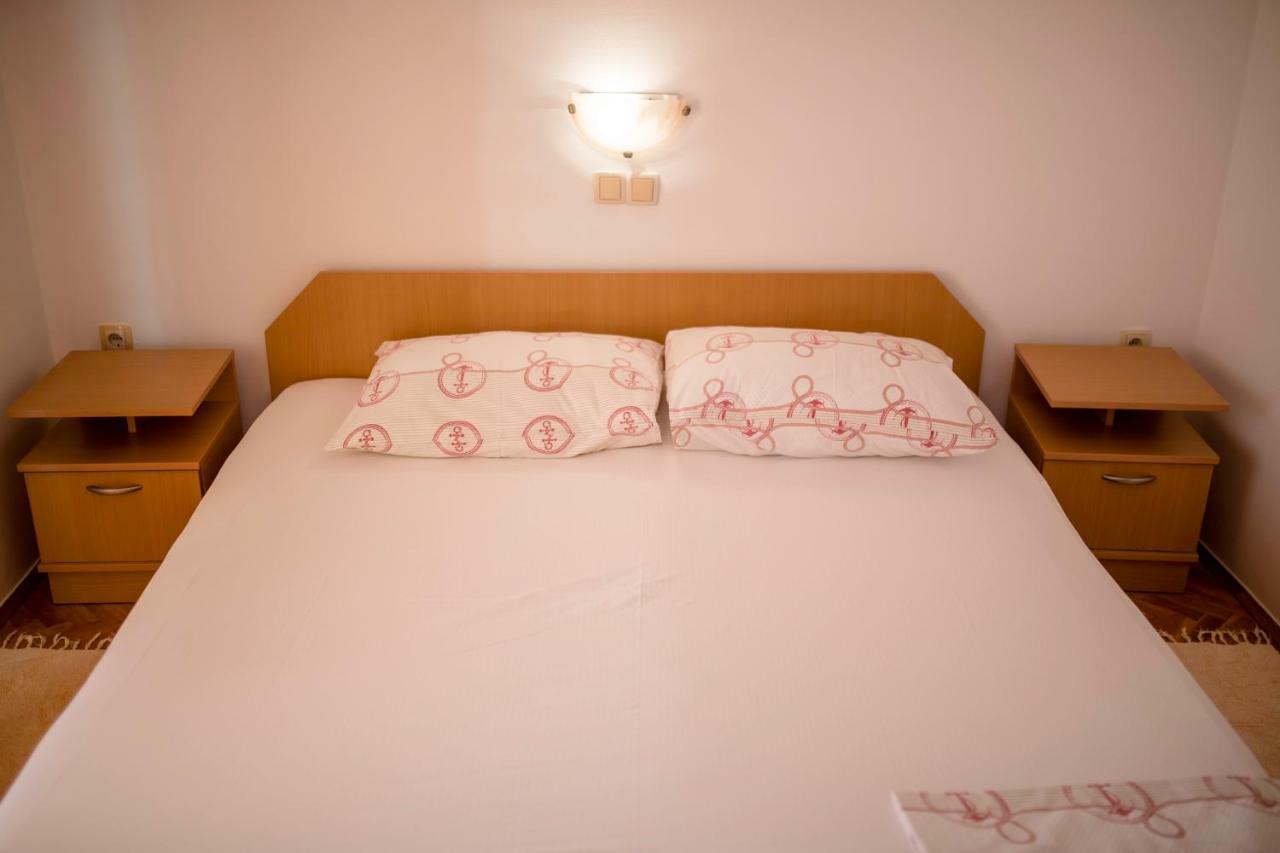 Appartement Kuca Leonora à Banjol Extérieur photo