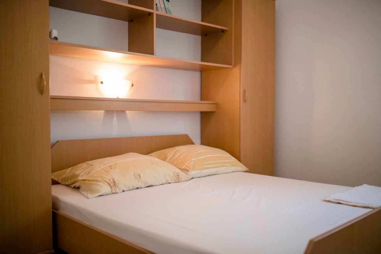 Appartement Kuca Leonora à Banjol Extérieur photo